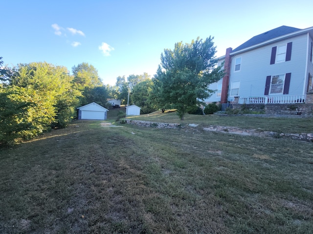 view of yard with an outdoor structure and a garage