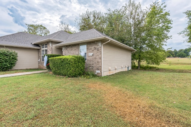 view of front of house with a front yard