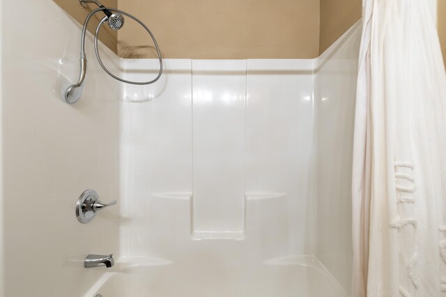 bathroom featuring shower / bathtub combination with curtain