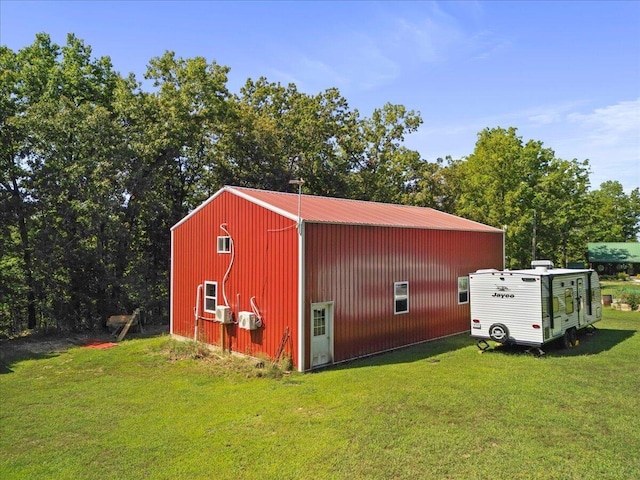 view of pole building with a yard