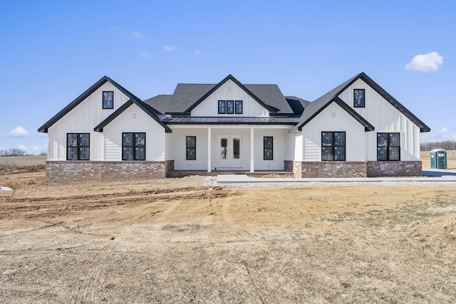 modern inspired farmhouse featuring covered porch