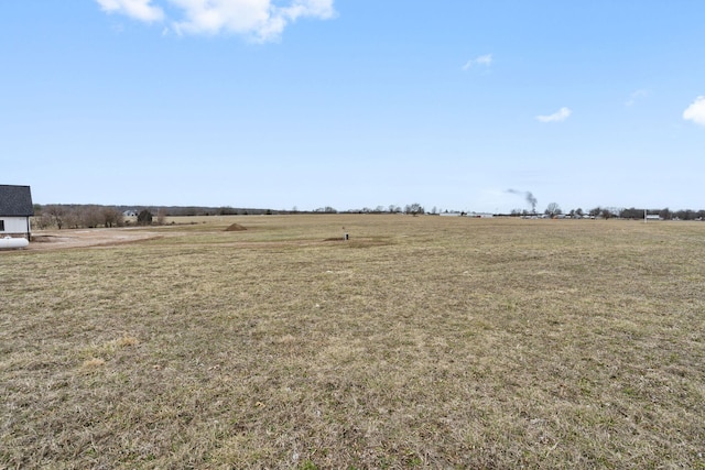 view of yard featuring a rural view