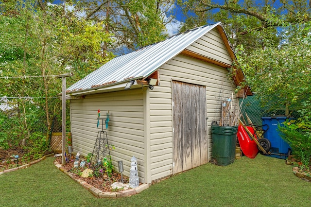 view of outdoor structure with a yard