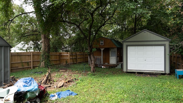 view of yard featuring a storage unit