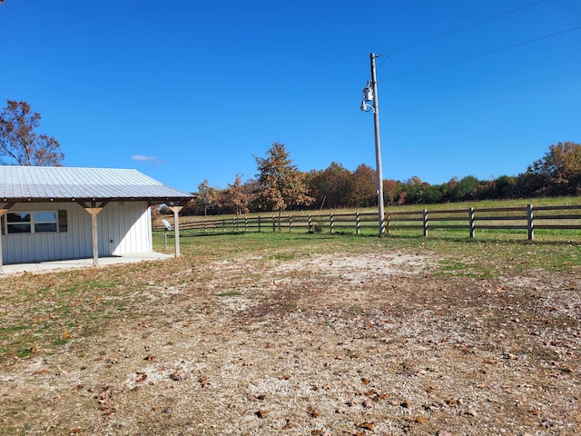 view of yard featuring a rural view