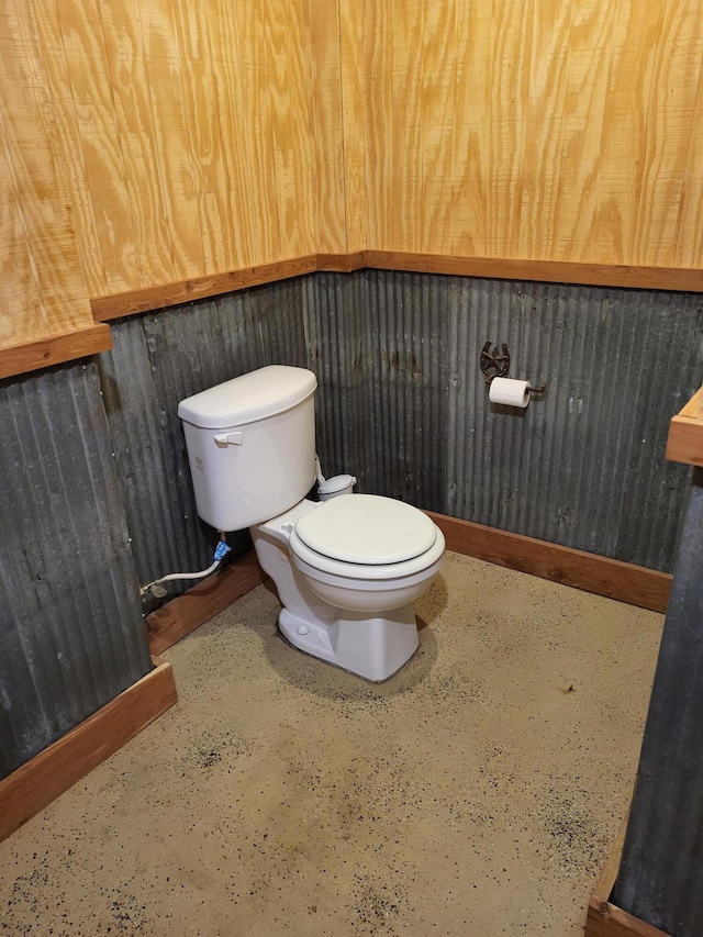 bathroom featuring toilet