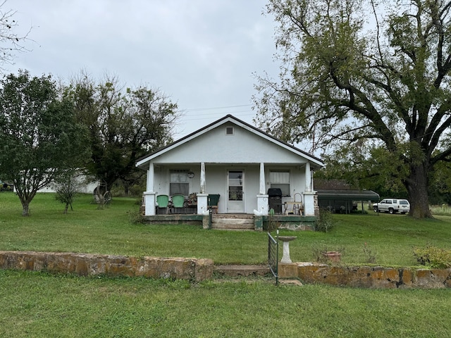 view of front facade featuring a front lawn and covered porch