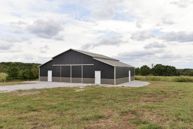 view of outdoor structure with a yard