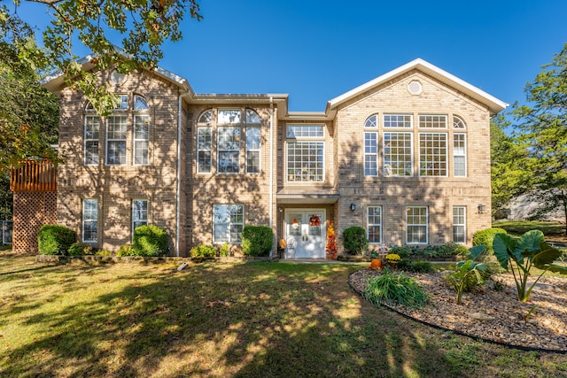 view of front of home featuring a front yard