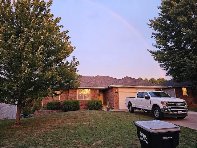 view of front of home featuring a yard and a garage