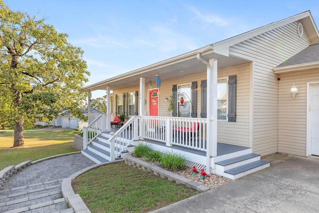 160 Mary Ln, Kirbyville, MO 65679 - ranch-style house featuring a porch and a front yard