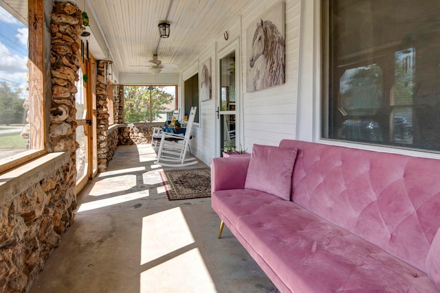 view of patio with ceiling fan and covered porch