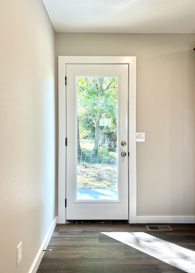 502 James, Billings, MO 65610 - doorway with wood finished floors, visible vents, and baseboards