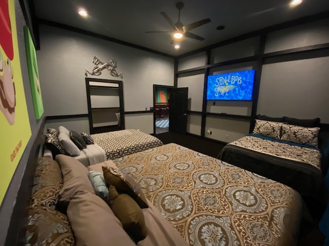 bedroom with ceiling fan