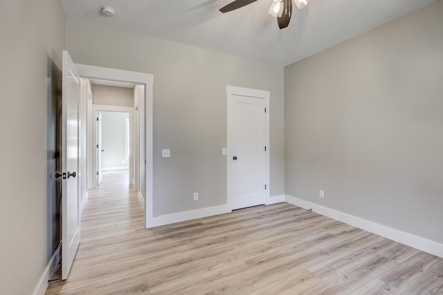 unfurnished bedroom featuring ceiling fan, a textured ceiling, and light hardwood / wood-style flooring