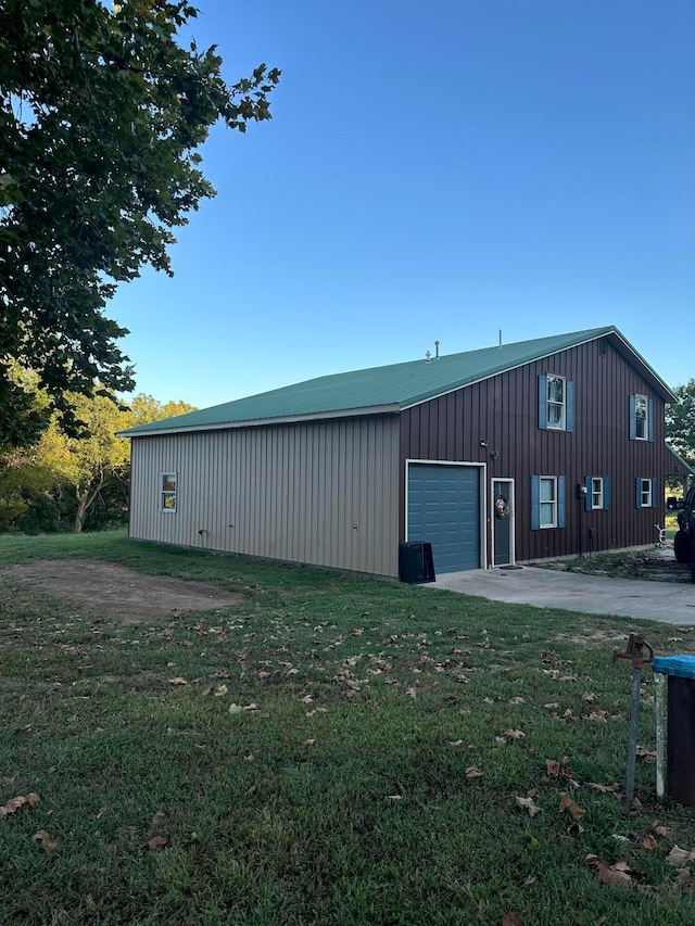 view of outdoor structure featuring a garage and a lawn