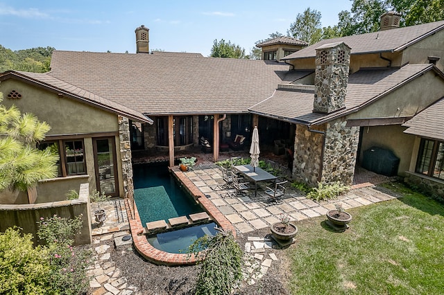 view of swimming pool with a patio and a lawn