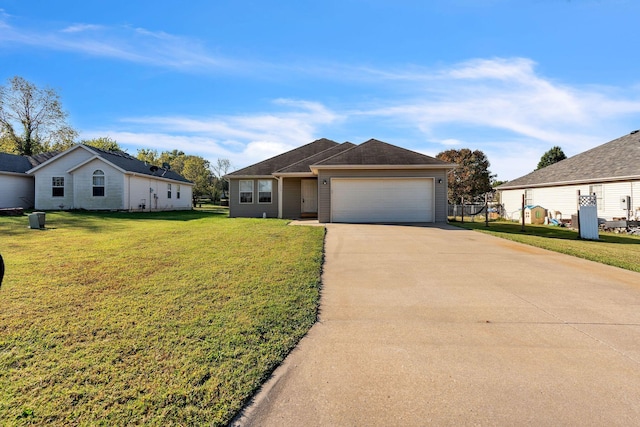330 W Summit St, Aurora, MO 65605 - ranch-style house with an attached garage, driveway, fence, and a front lawn