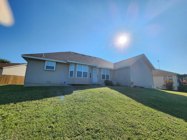 view of front of home featuring a front lawn and fence