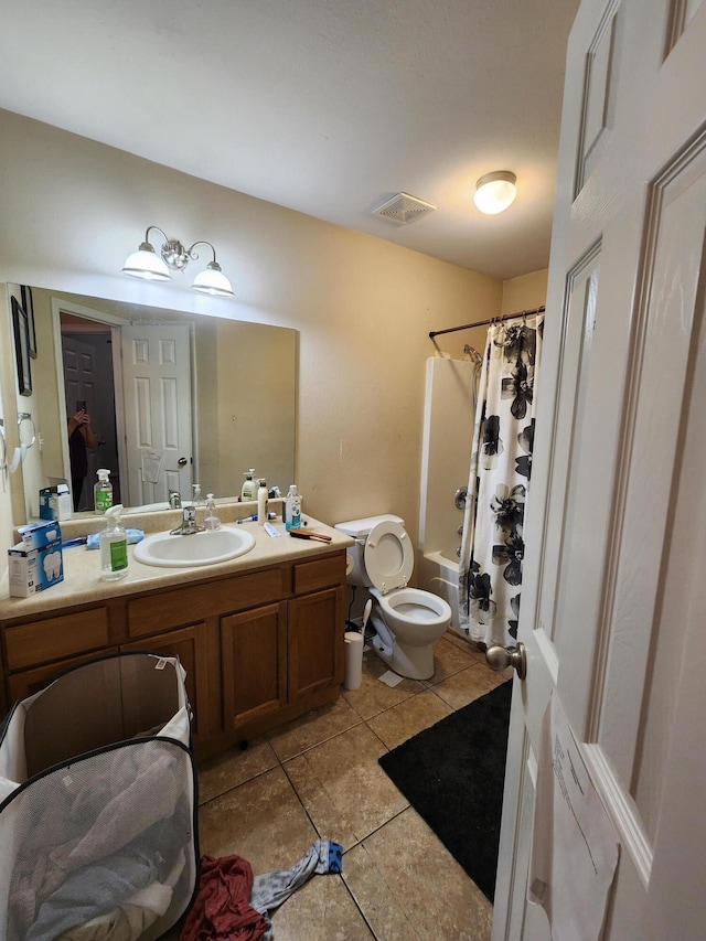 328 W Summit St, Aurora, MO 65605 - full bathroom featuring toilet, visible vents, shower / tub combo with curtain, tile patterned flooring, and vanity
