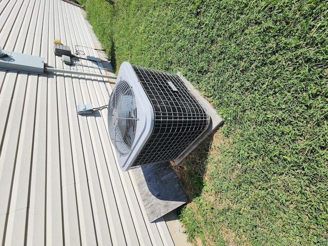 328 W Summit St, Aurora, MO 65605 - details with ac unit