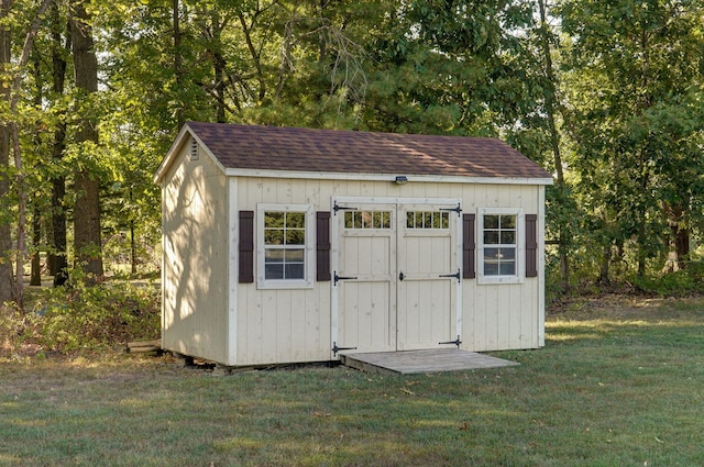 view of outbuilding with a yard