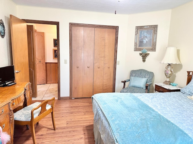 bedroom featuring light hardwood / wood-style floors and a closet