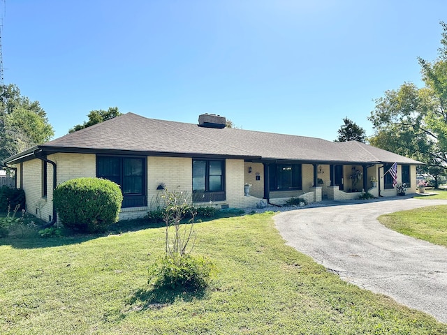 ranch-style home with a front yard