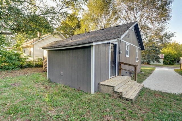 view of outdoor structure with a yard