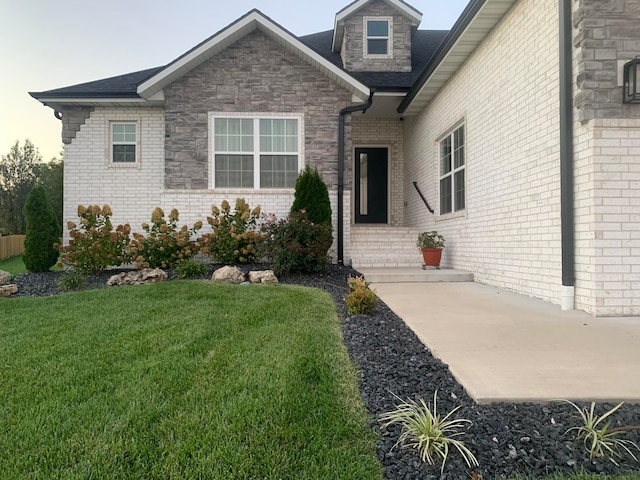 property entrance featuring a lawn