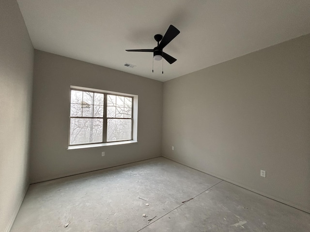 empty room with ceiling fan