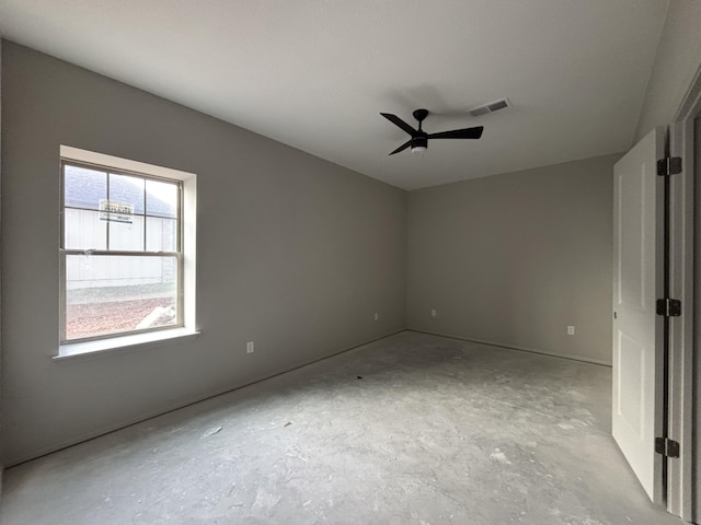 empty room featuring ceiling fan