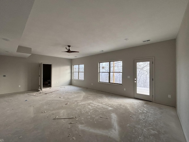 empty room with ceiling fan