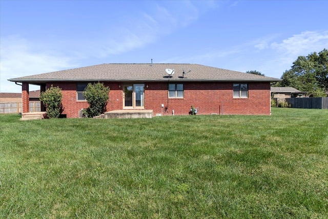 back of house featuring a lawn