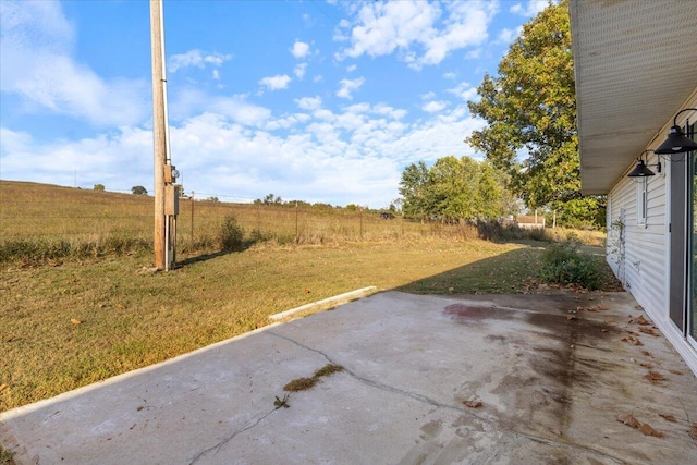 view of yard featuring a patio