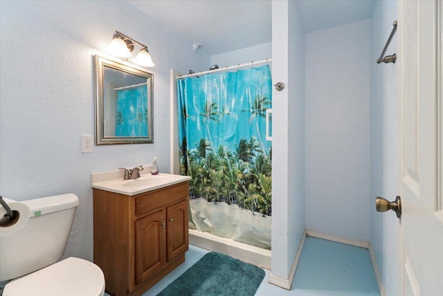 bathroom with a shower with shower curtain, vanity, and toilet
