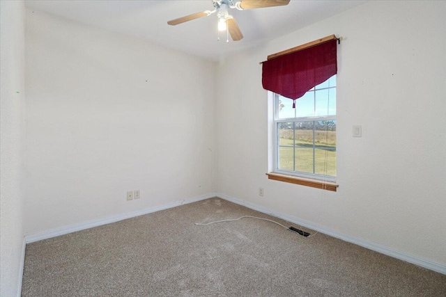 unfurnished room featuring ceiling fan and carpet