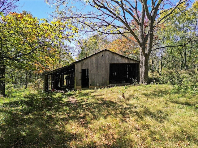 view of outbuilding