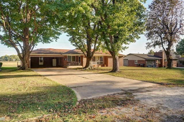 ranch-style house featuring a front yard