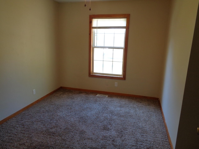 unfurnished room with carpet flooring