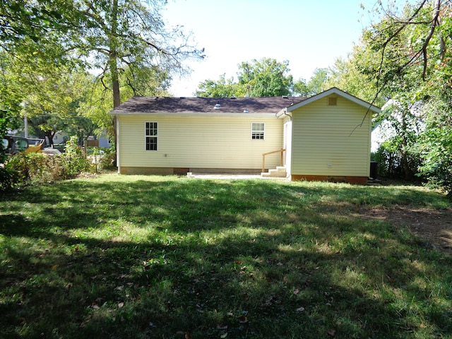 back of house featuring a yard