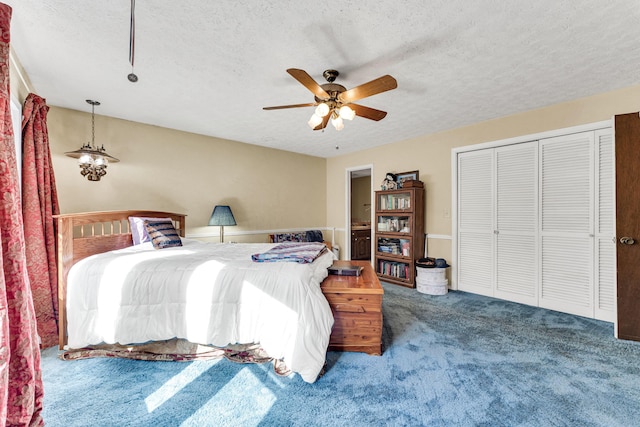 1400 W Oak St, Ozark, MO 65721 - carpeted bedroom featuring a textured ceiling, a closet, and ceiling fan