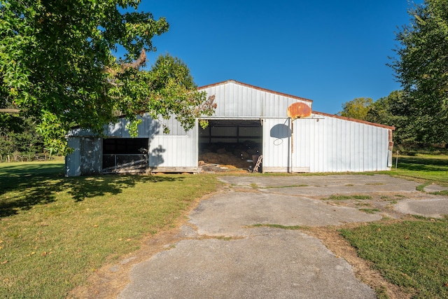 1400 W Oak St, Ozark, MO 65721 - view of pole building with aphalt driveway and a yard