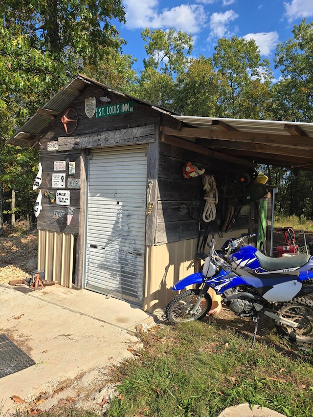 view of outbuilding