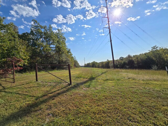 view of yard featuring a rural view