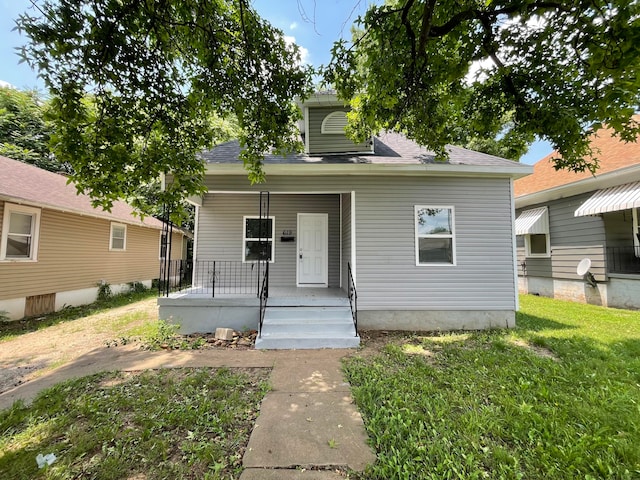 bungalow-style house featuring a front lawn and a porch