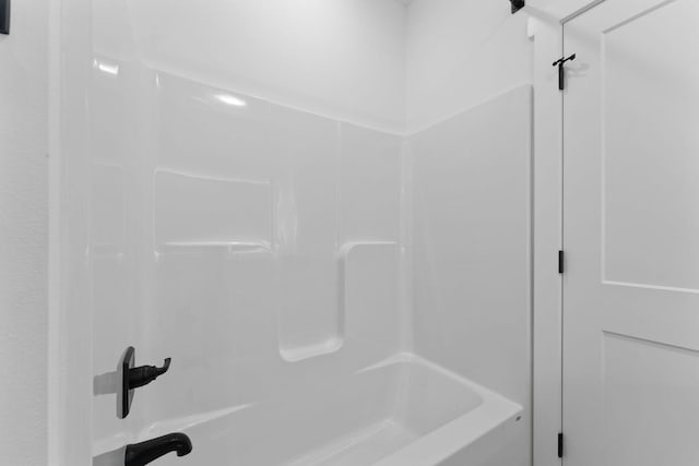 bathroom with shower / washtub combination