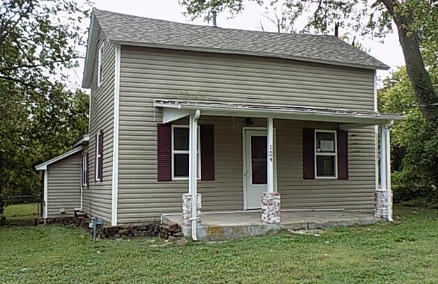 view of front of home with a front yard