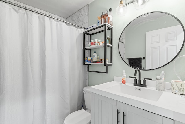 bathroom with a shower with shower curtain, vanity, and toilet