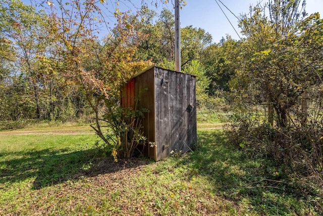 view of outbuilding featuring a yard